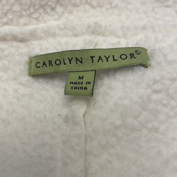Carolyn Taylor, White fleece puffy vest medium - Picture 8 of 8